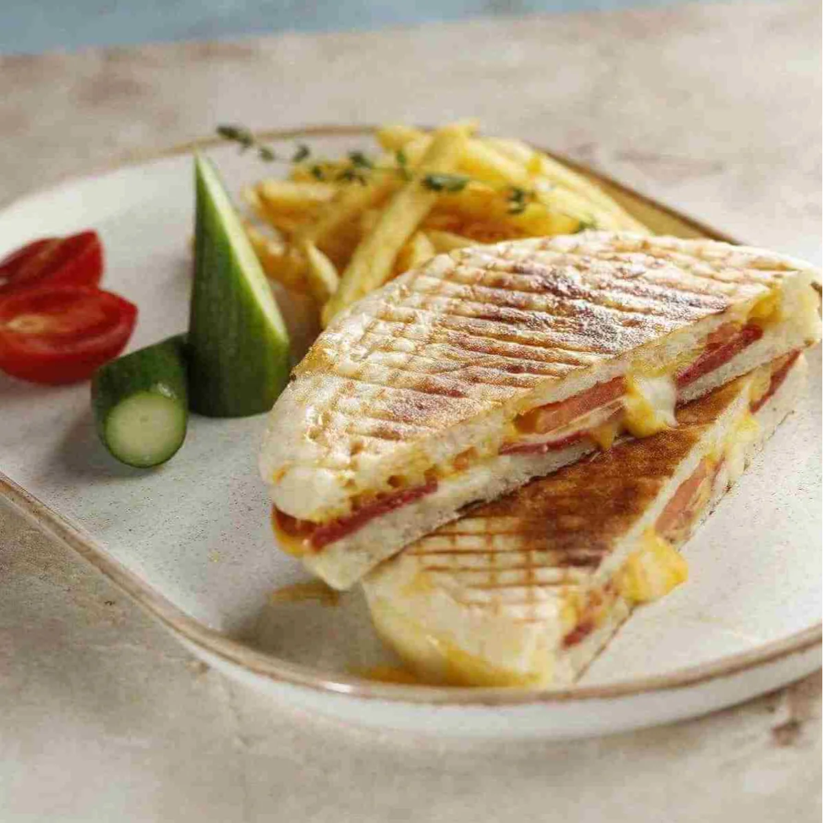 Bazlama Ekmeğinde Karışık Tost